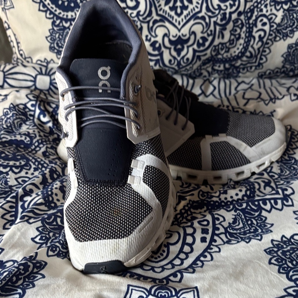 On Running women’s Navy and White Athletic Shoes